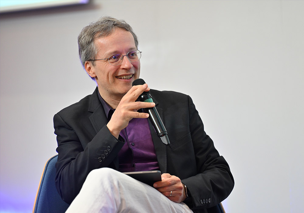 Illustration des domaines d'expertise d'Alain Goudey : intelligence artificielle, marketing sensoriel, disruption technologique et éducation